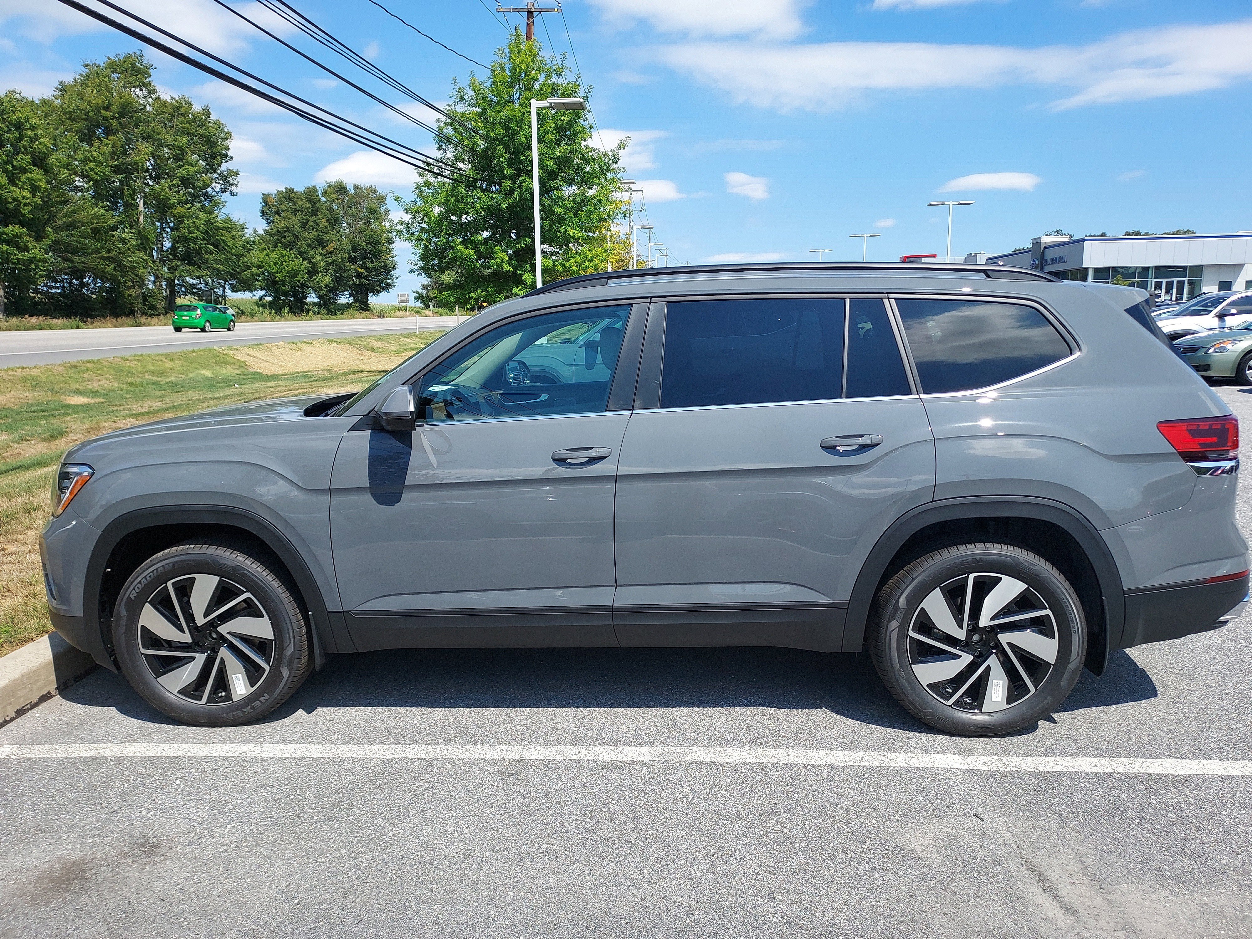 New 2026 Volkswagen Atlas SE image 5