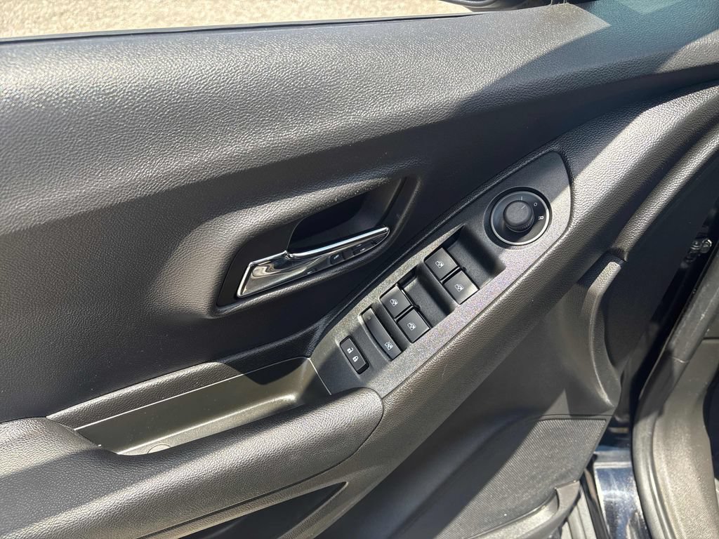 Used 2019 Chevrolet Trax LS w/ Tint and Cruise Package AWD/4WD image 10