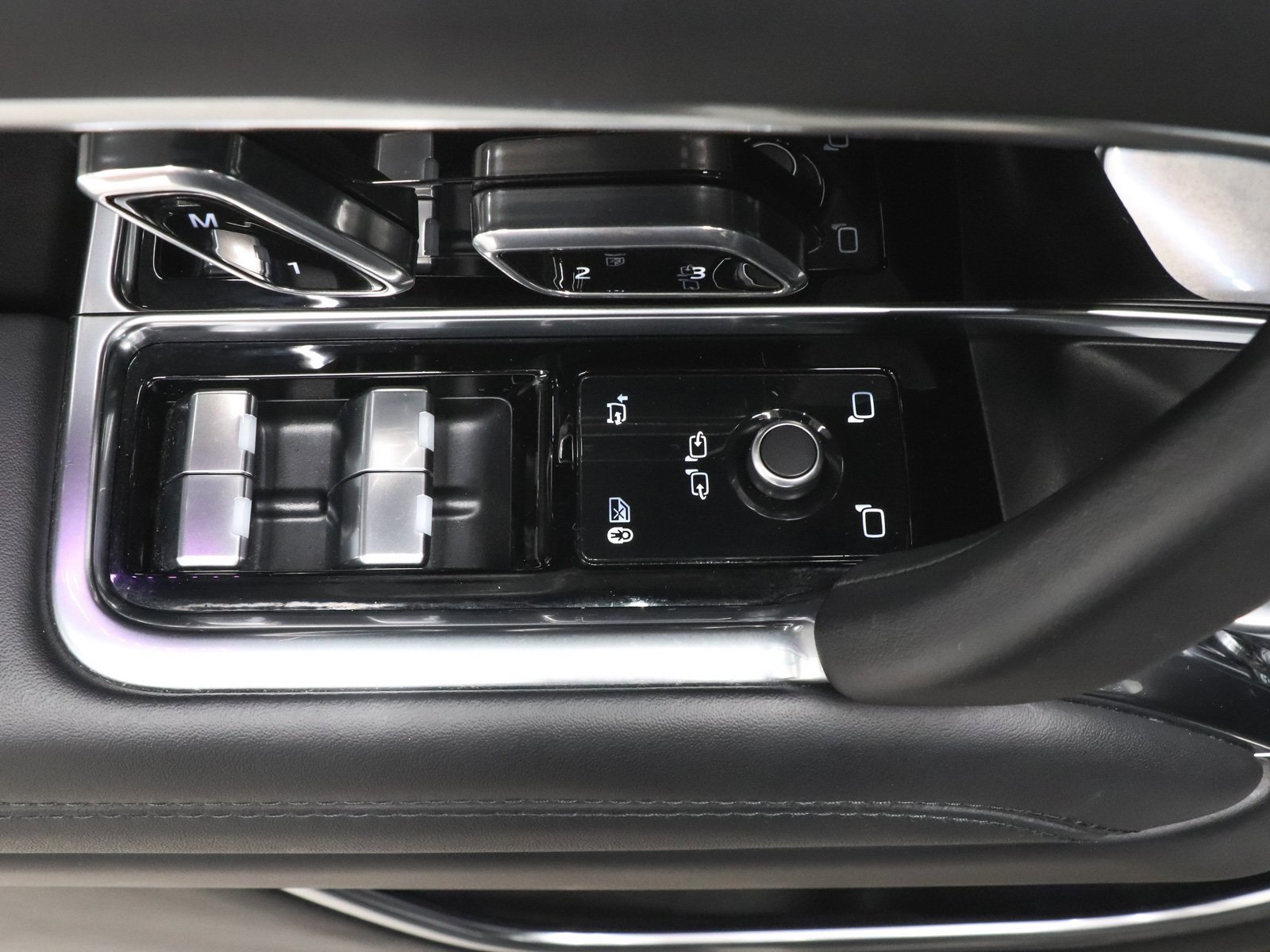 Used 2024 Land Rover Range Rover Autobiography image 16