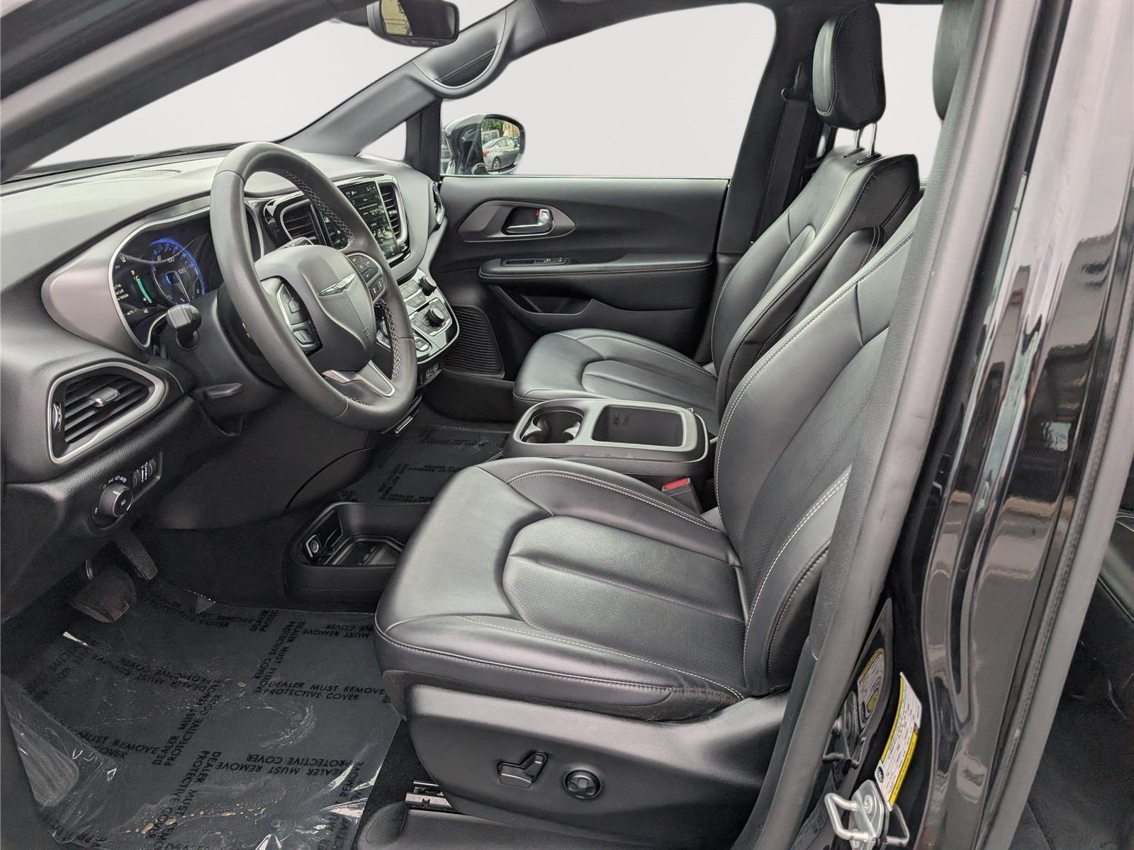 Used 2025 Chrysler Pacifica Select FWD image 16
