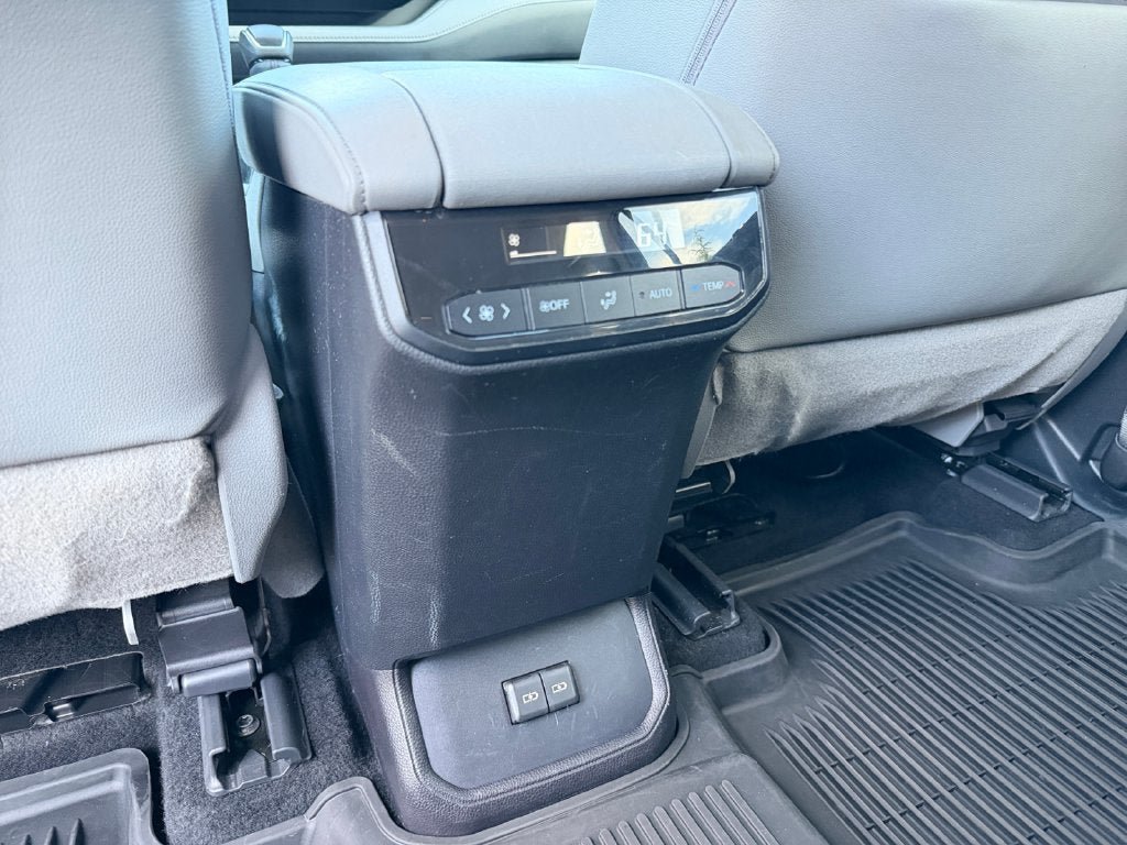 Used 2022 Toyota Highlander XLE AWD/4WD image 33