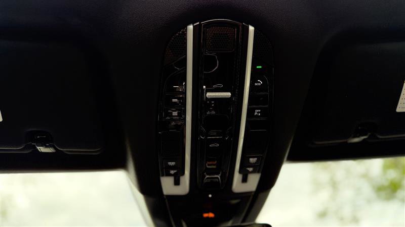 Used 2023 Porsche Cayenne w/ Premium Package image 28