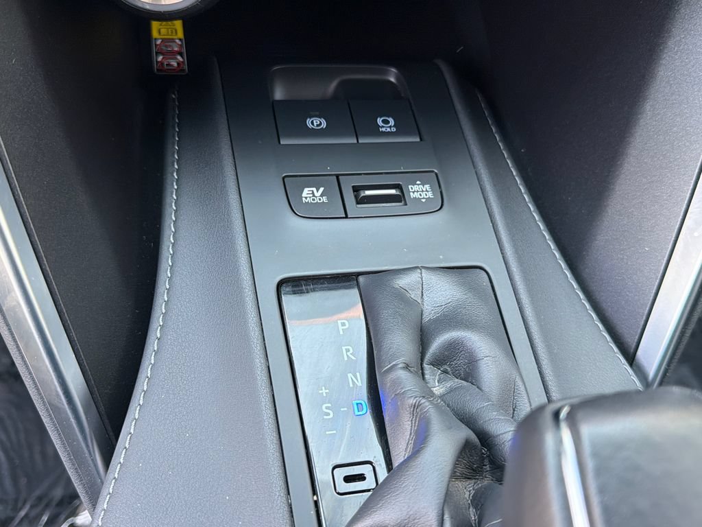 Used 2024 Toyota Venza LE AWD/4WD image 27