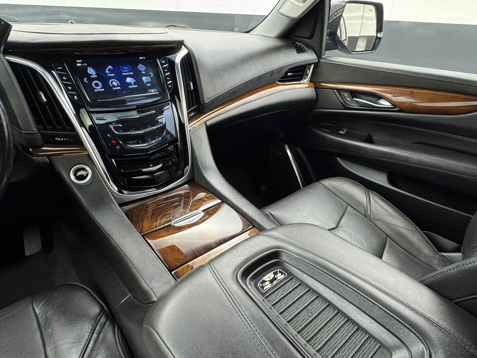 Used 2019 Cadillac Escalade Luxury AWD/4WD image 18