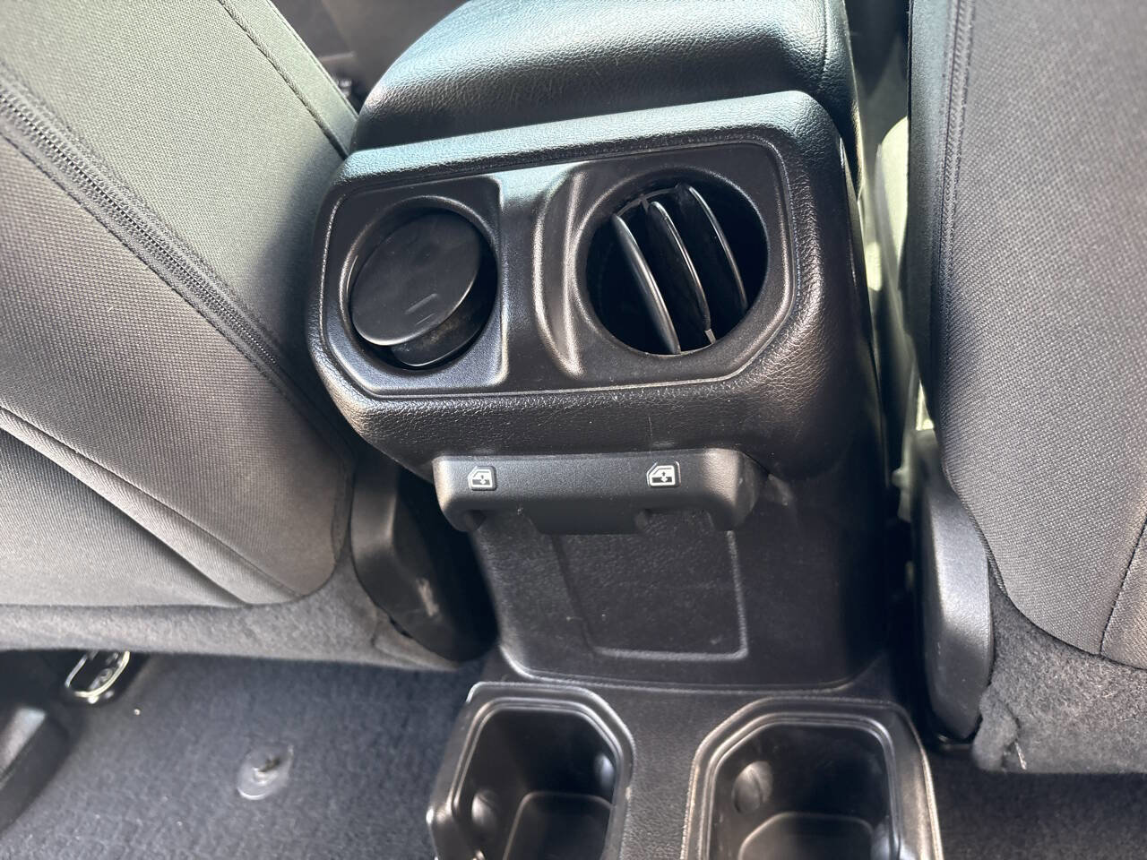 Used 2018 Jeep Wrangler Unlimited Sport S AWD/4WD image 18
