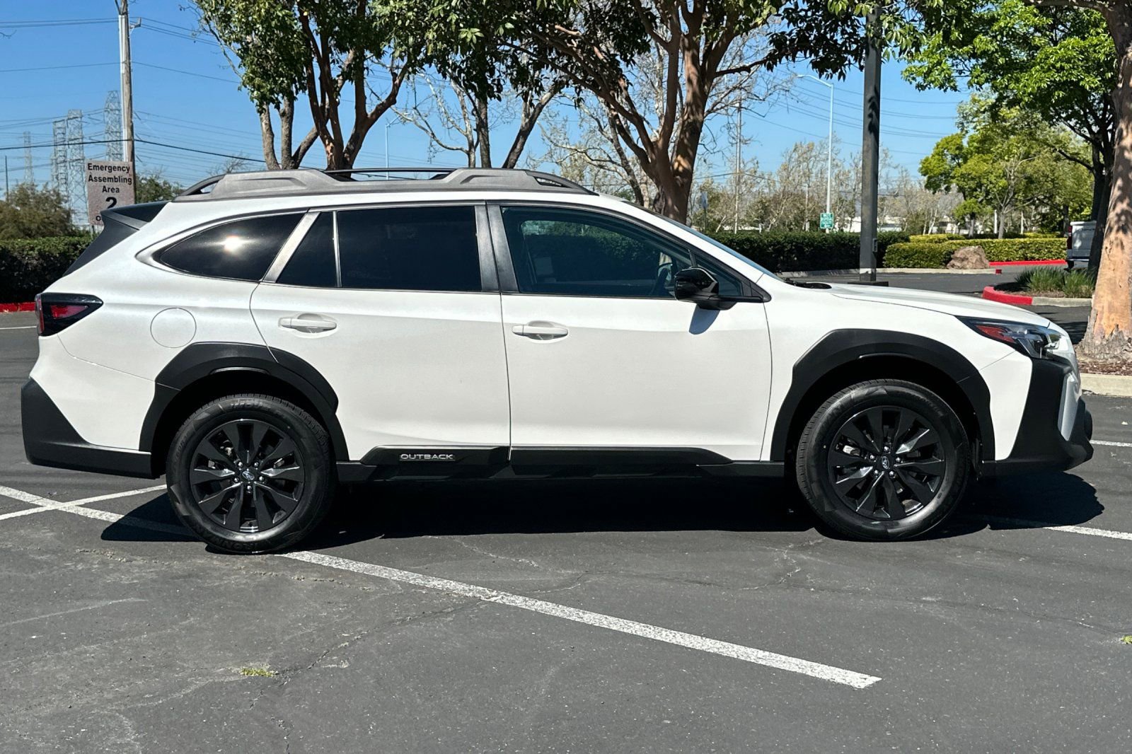 Used 2023 Subaru Outback Onyx Edition AWD/4WD image 3