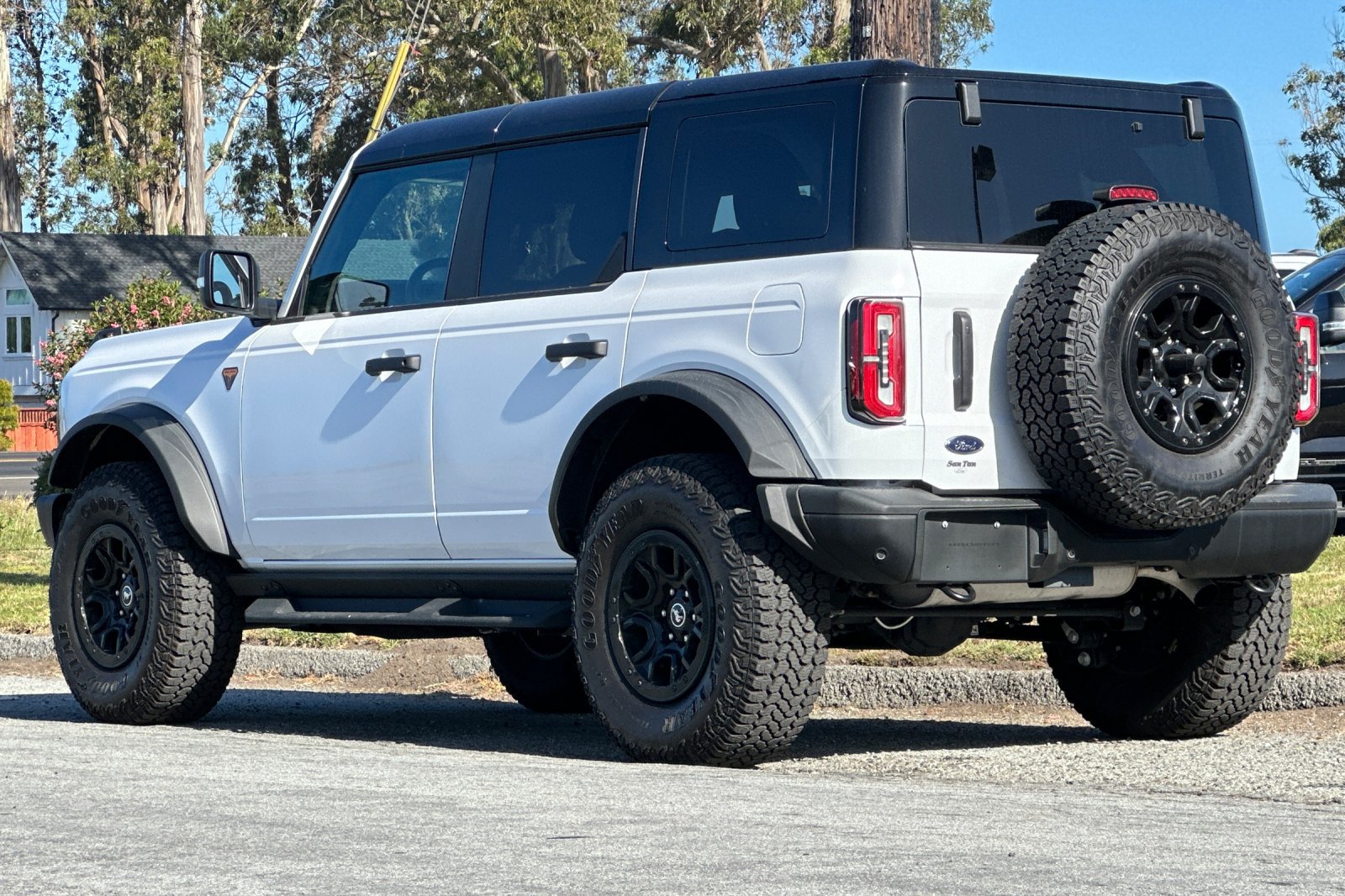 Used 2025 Ford Bronco Badlands AWD/4WD image 3