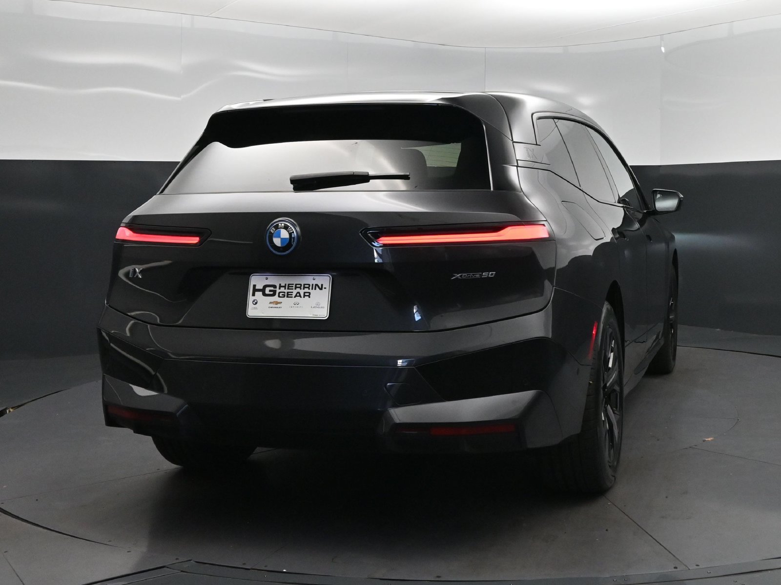 Certified 2024 BMW iX xDrive50 w/ Premium Package AWD/4WD image 7