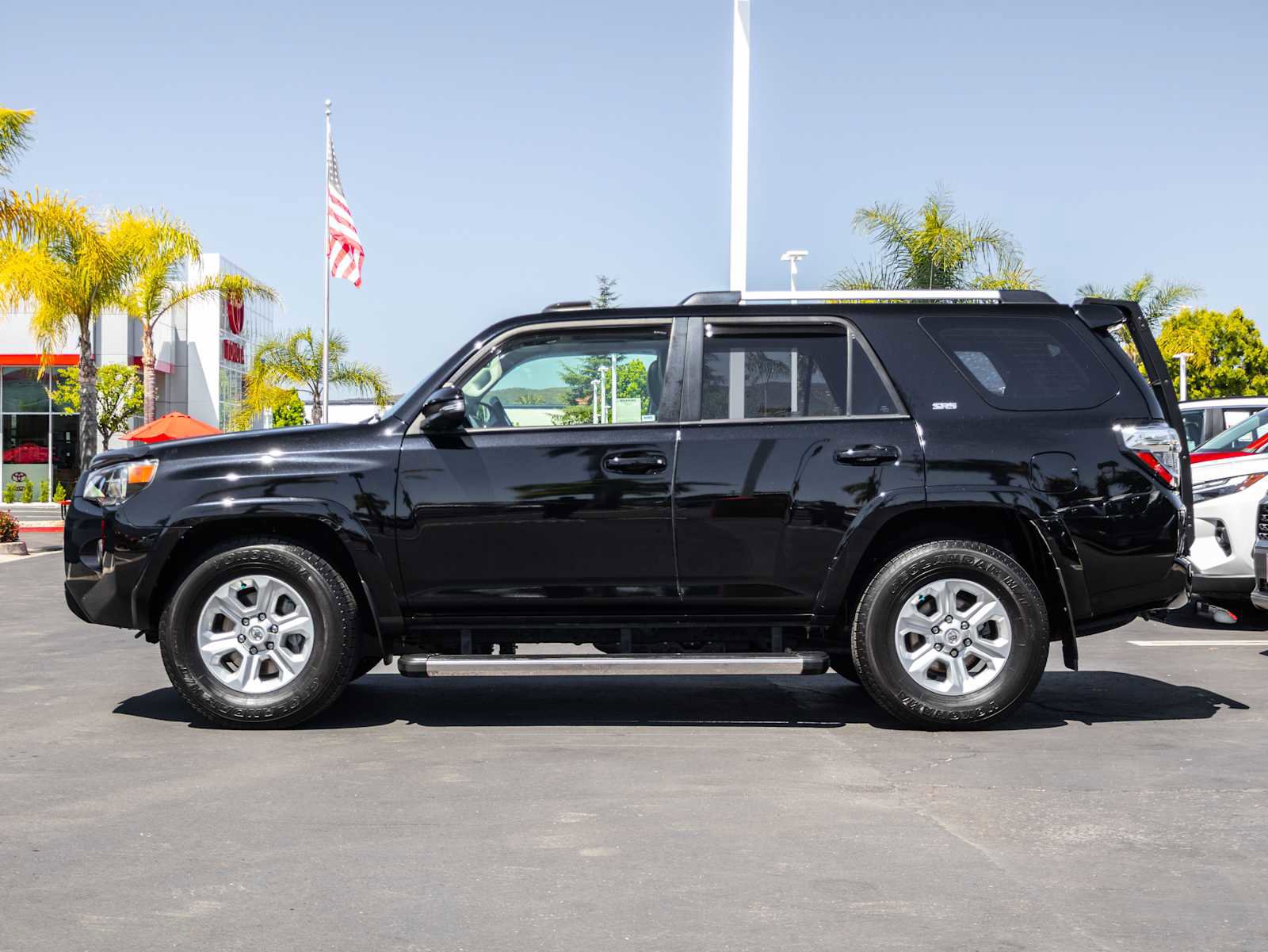 Used 2022 Toyota 4Runner SR5 Premium w/ Moonroof Package RWD image 7