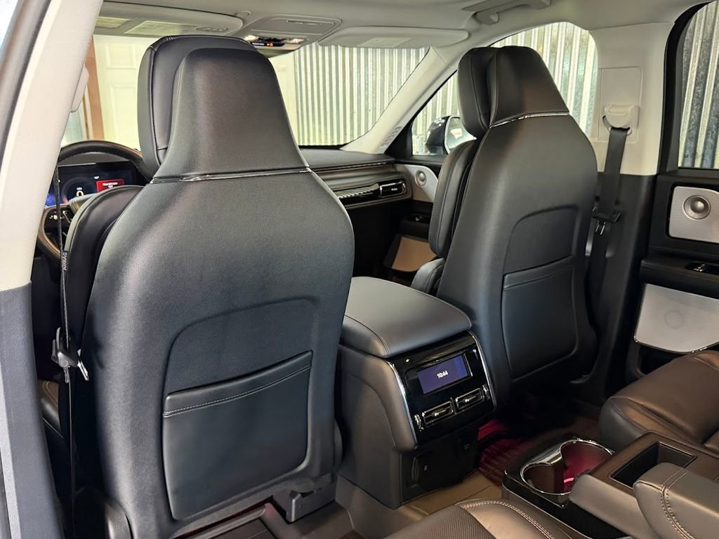 Used 2025 Lincoln Aviator Reserve w/ Equipment Group 201A AWD/4WD image 18