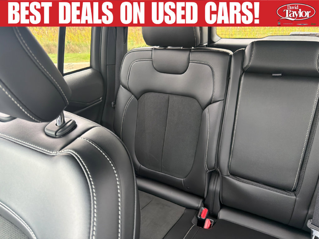 Used 2025 Jeep Grand Cherokee Altitude w/ Trailer Tow Package AWD/4WD image 17