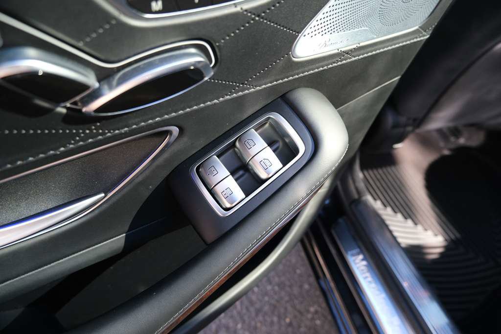 Used 2018 Mercedes-Benz S 560 4MATIC Sedan w/ Premium Package image 26