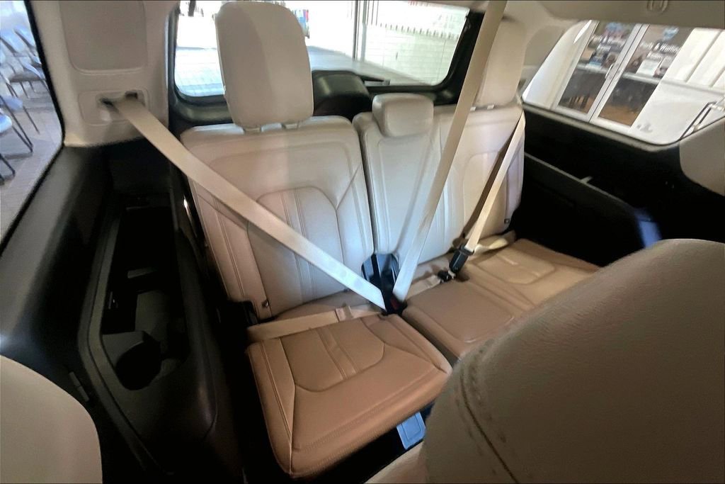 Used 2024 Ford Expedition Limited image 15
