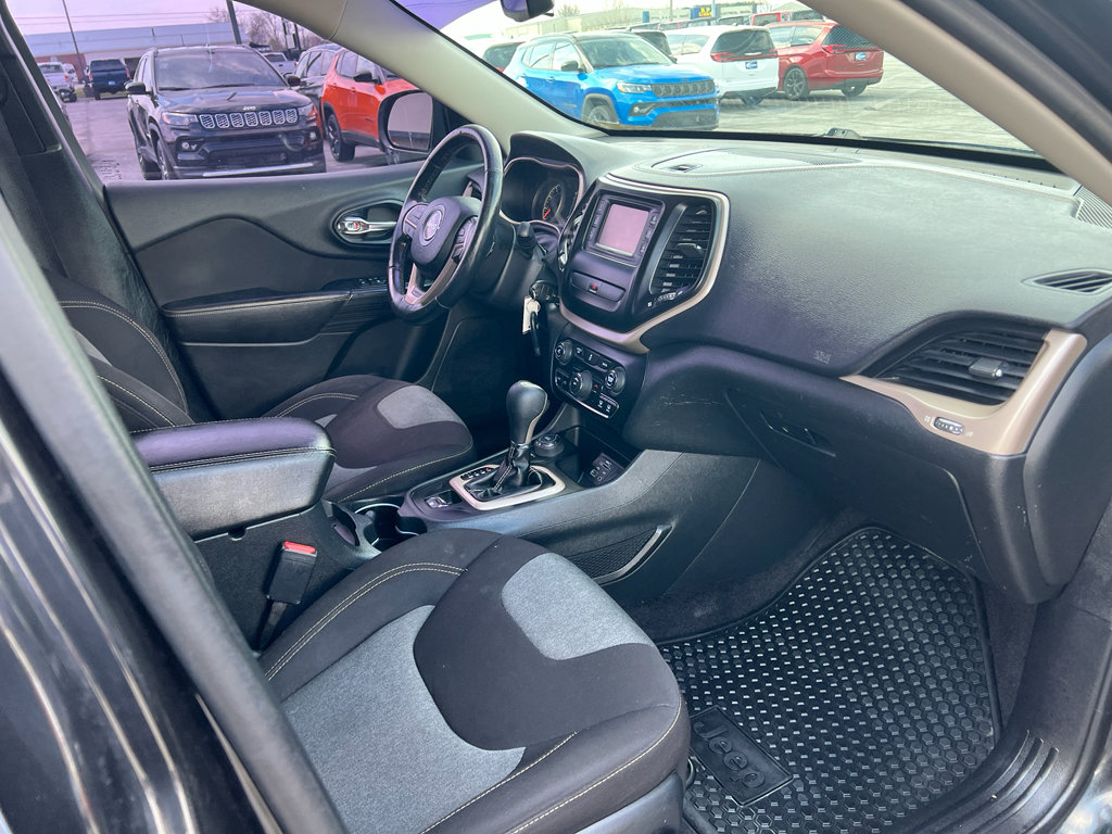 Used 2016 Jeep Cherokee Sport w/ Cold Weather Group image 21