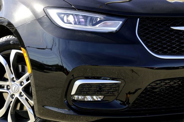 New 2026 Chrysler Pacifica Pinnacle image 3