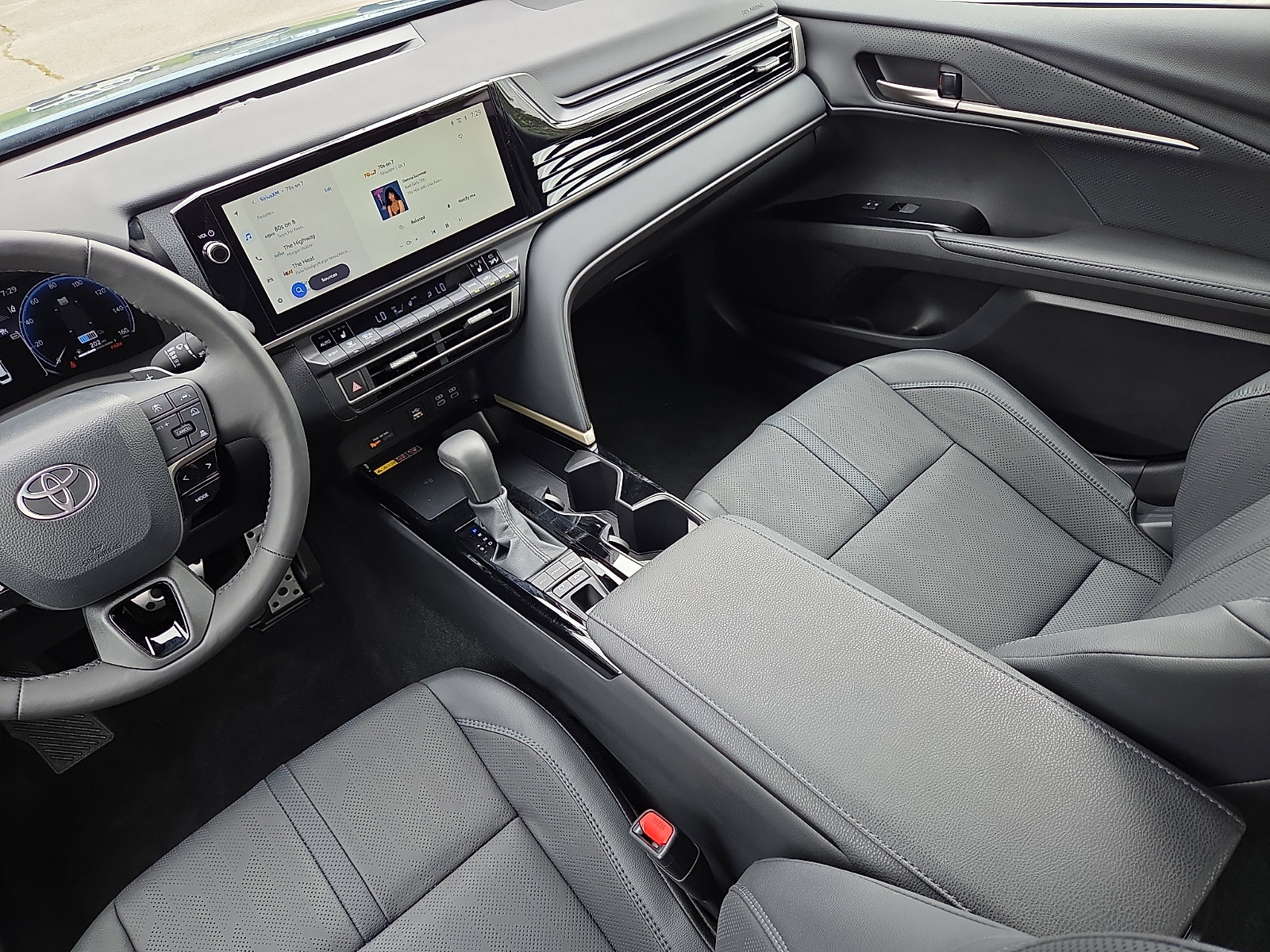 Used 2025 Toyota Camry XSE image 12