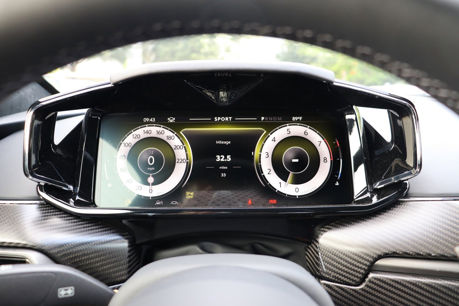 New 2025 Aston Martin V8 Vantage Coupe image 15