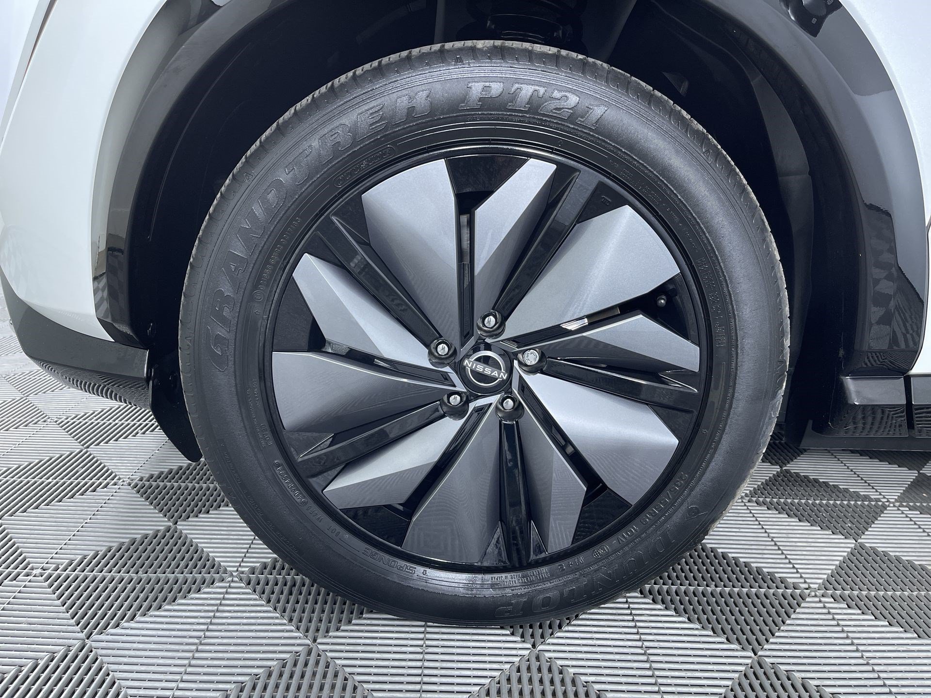 Certified 2024 Nissan Ariya AWD image 26