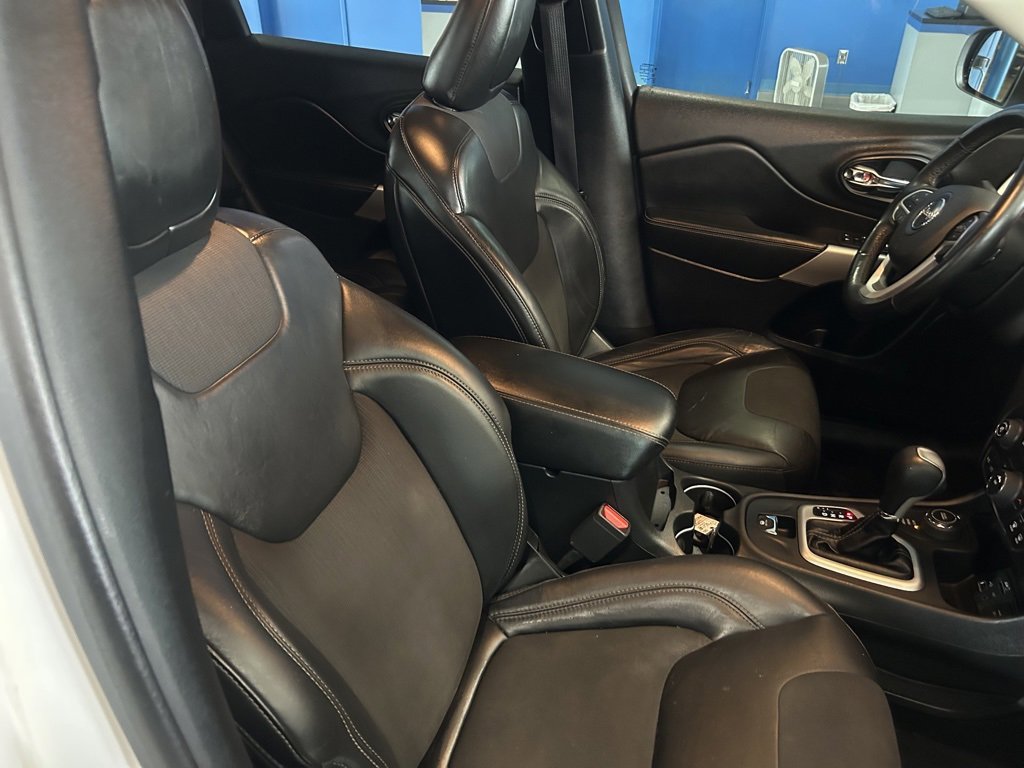 Used 2018 Jeep Cherokee Latitude Plus w/ Cold Weather Group image 14