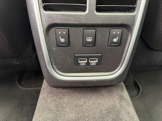 Used 2016 Chrysler 300 C image 30