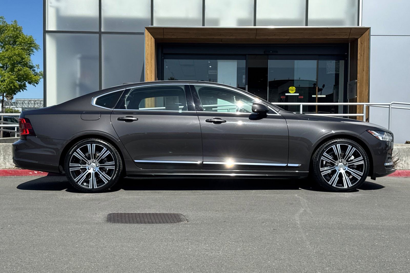 Certified 2023 Volvo S90 B6 Plus w/ Protection Package Premier AWD/4WD image 9