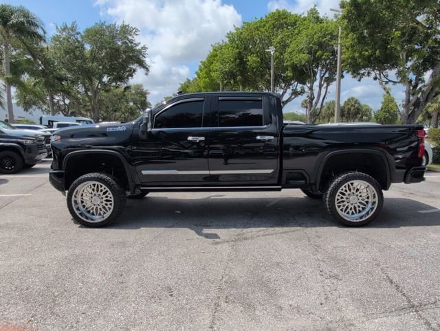 Used 2024 Chevrolet Silverado 2500 High Country w/ High Country Premium Package AWD/4WD image 4