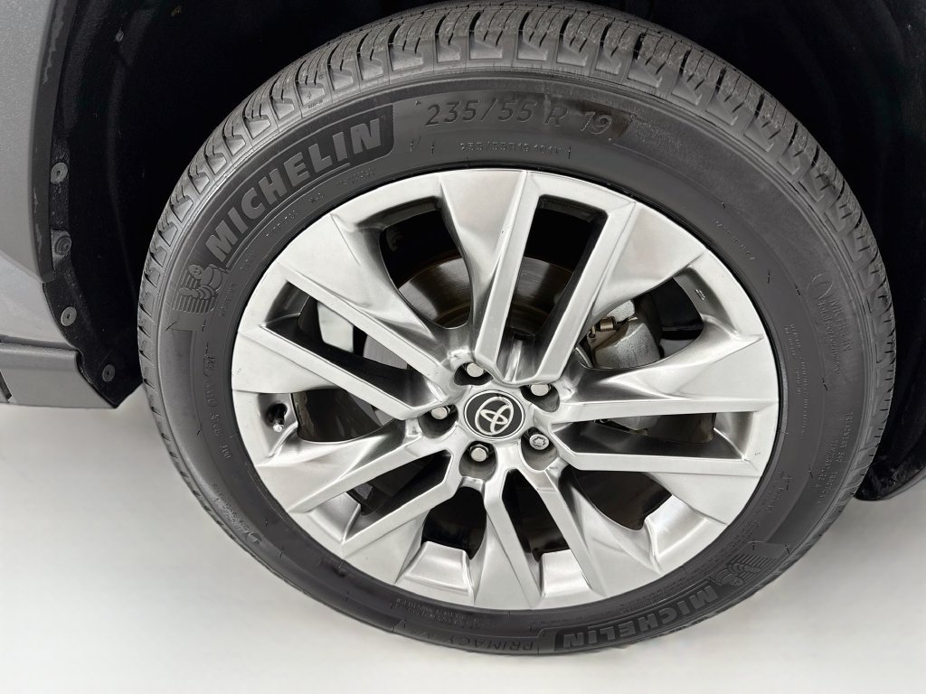 Used 2021 Toyota RAV4 Limited FWD image 31