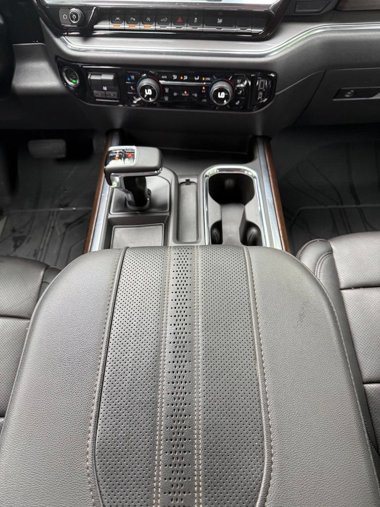 Used 2023 Chevrolet Silverado 1500 High Country w/ High Country Premium Package AWD/4WD image 21