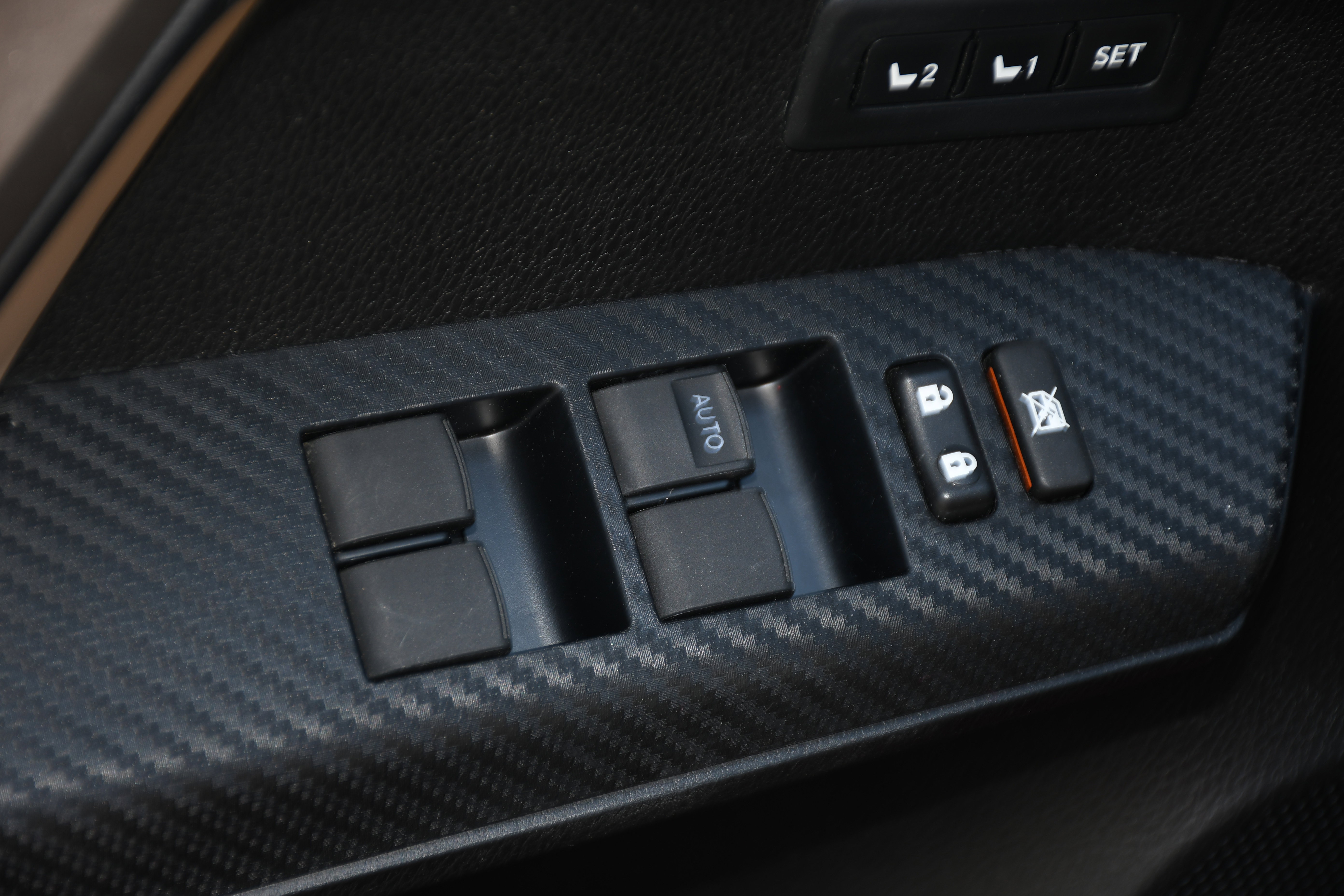 Used 2015 Toyota RAV4 Limited w/ Technology Package image 11