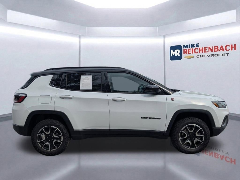 Used 2024 Jeep Compass Trailhawk image 3