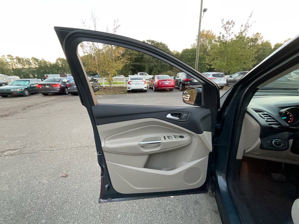 Used 2019 Ford Escape SE image 39