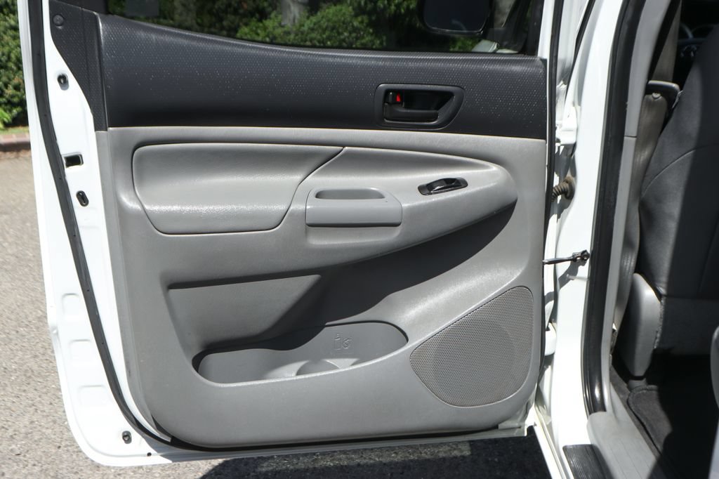 Used 2015 Toyota Tacoma PreRunner w/ TRD Off-Road Package RWD image 30