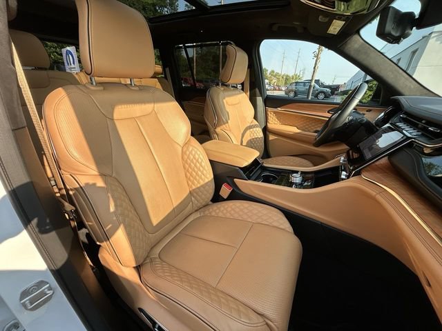 Used 2024 Jeep Grand Cherokee Summit AWD/4WD image 25