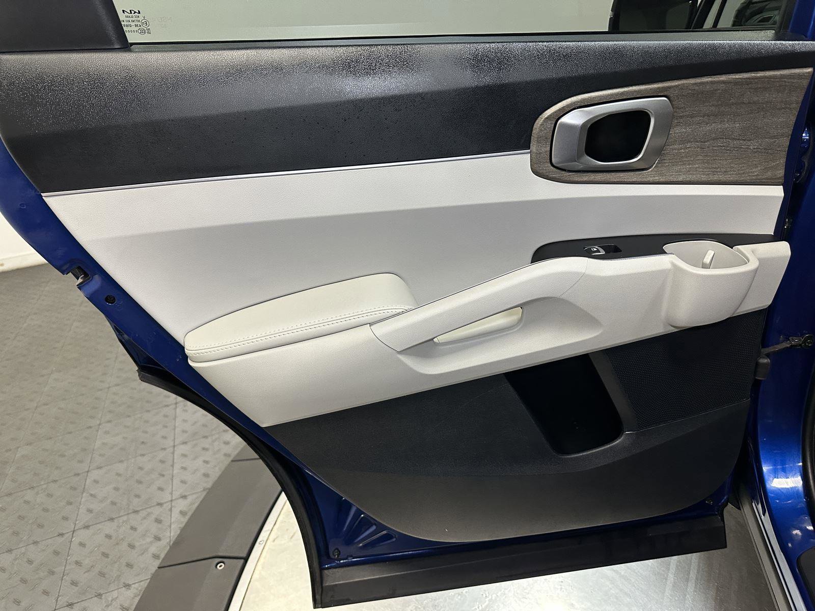 Used 2023 Kia Sorento EX w/ Panoramic Sunroof Package image 30