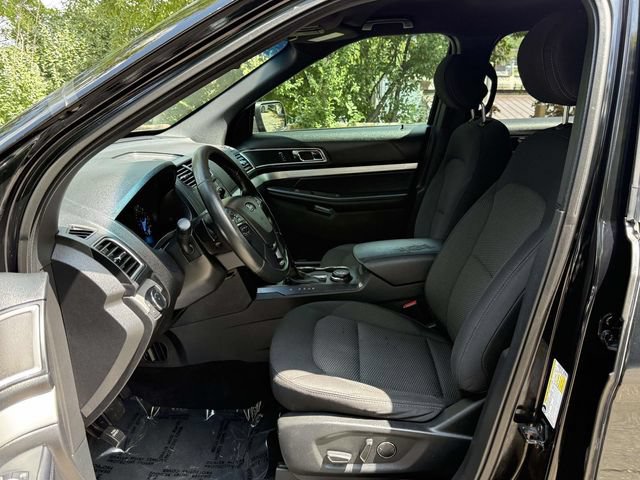 Used 2017 Ford Explorer XLT AWD/4WD image 11