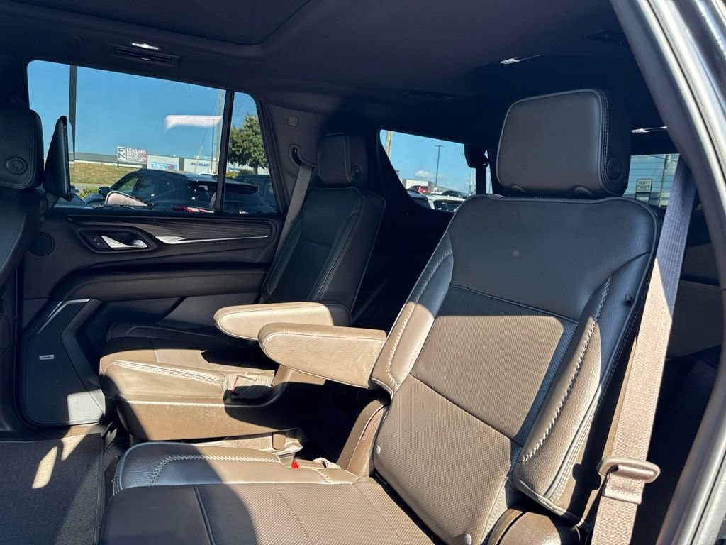 Used 2024 GMC Yukon Denali w/ Advanced Technology Package AWD/4WD image 27