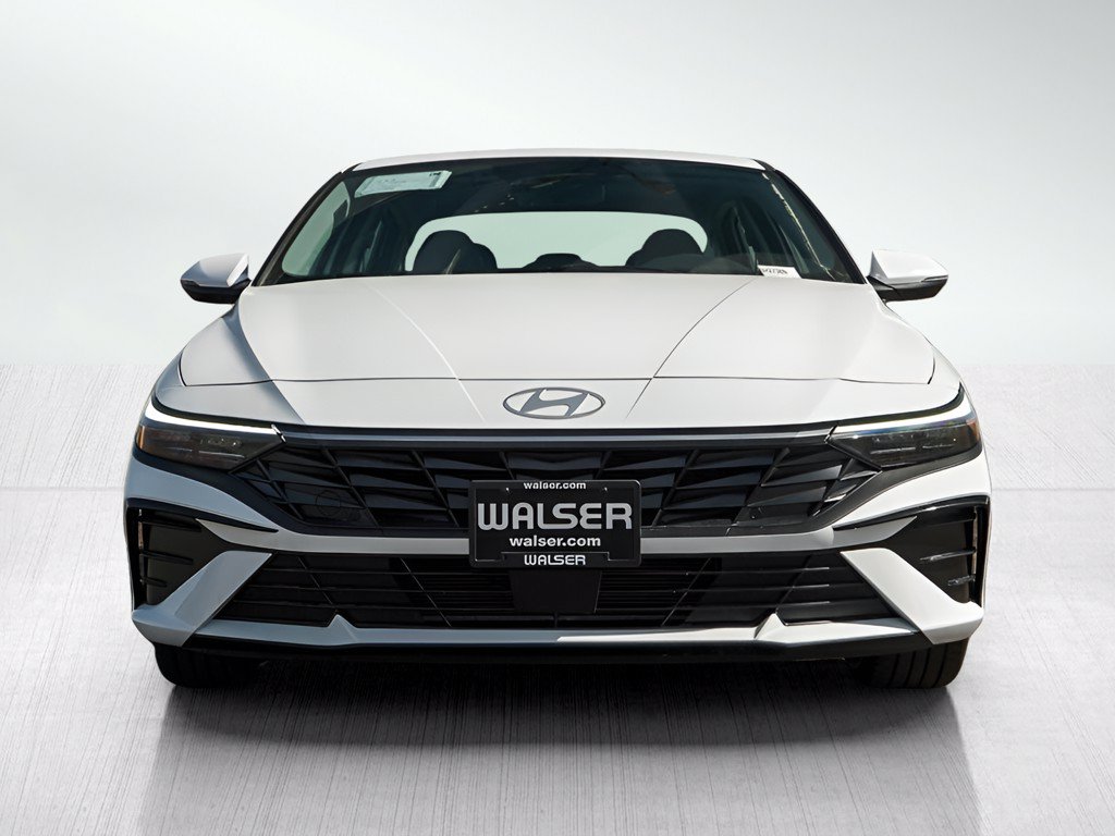 New 2026 Hyundai Elantra Limited FWD image 2