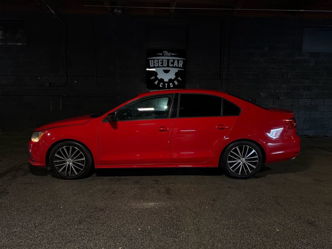 Used 2015 Volkswagen Jetta Sport FWD image 2