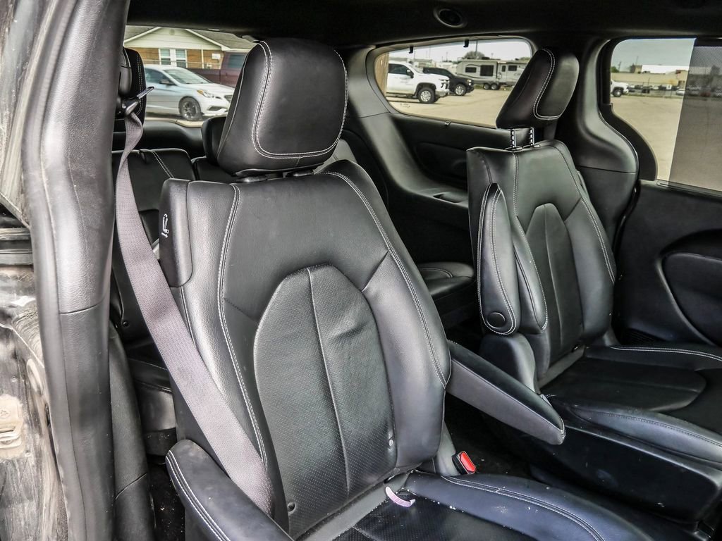Used 2021 Chrysler Pacifica Touring-L w/ S Appearance Package image 18