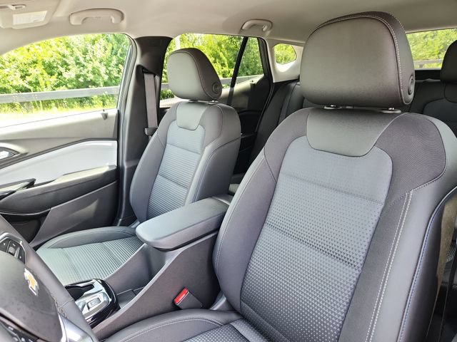 New 2026 Chevrolet Trax LT w/ LT Convenience Package FWD image 13