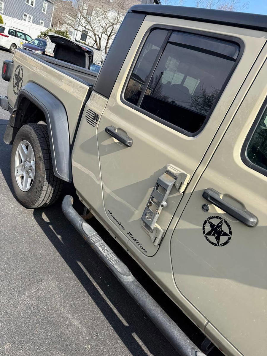 Used 2020 Jeep Gladiator Sport w/ Quick Order Package 24S image 16