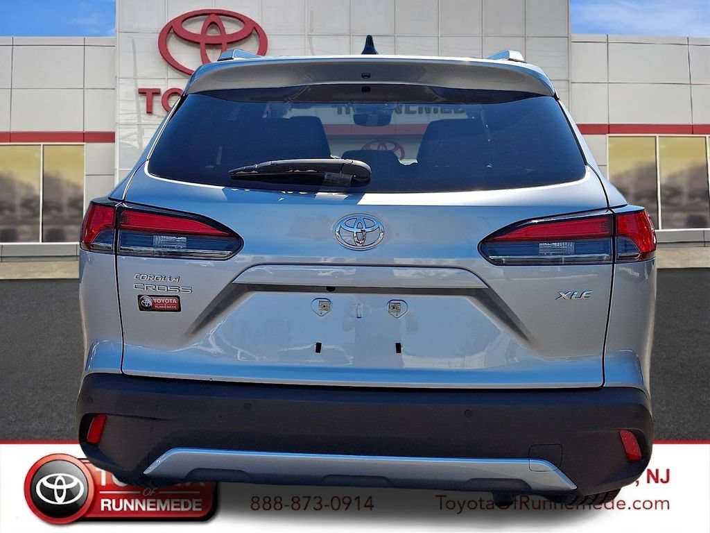 Certified 2025 Toyota Corolla Cross XLE FWD image 5