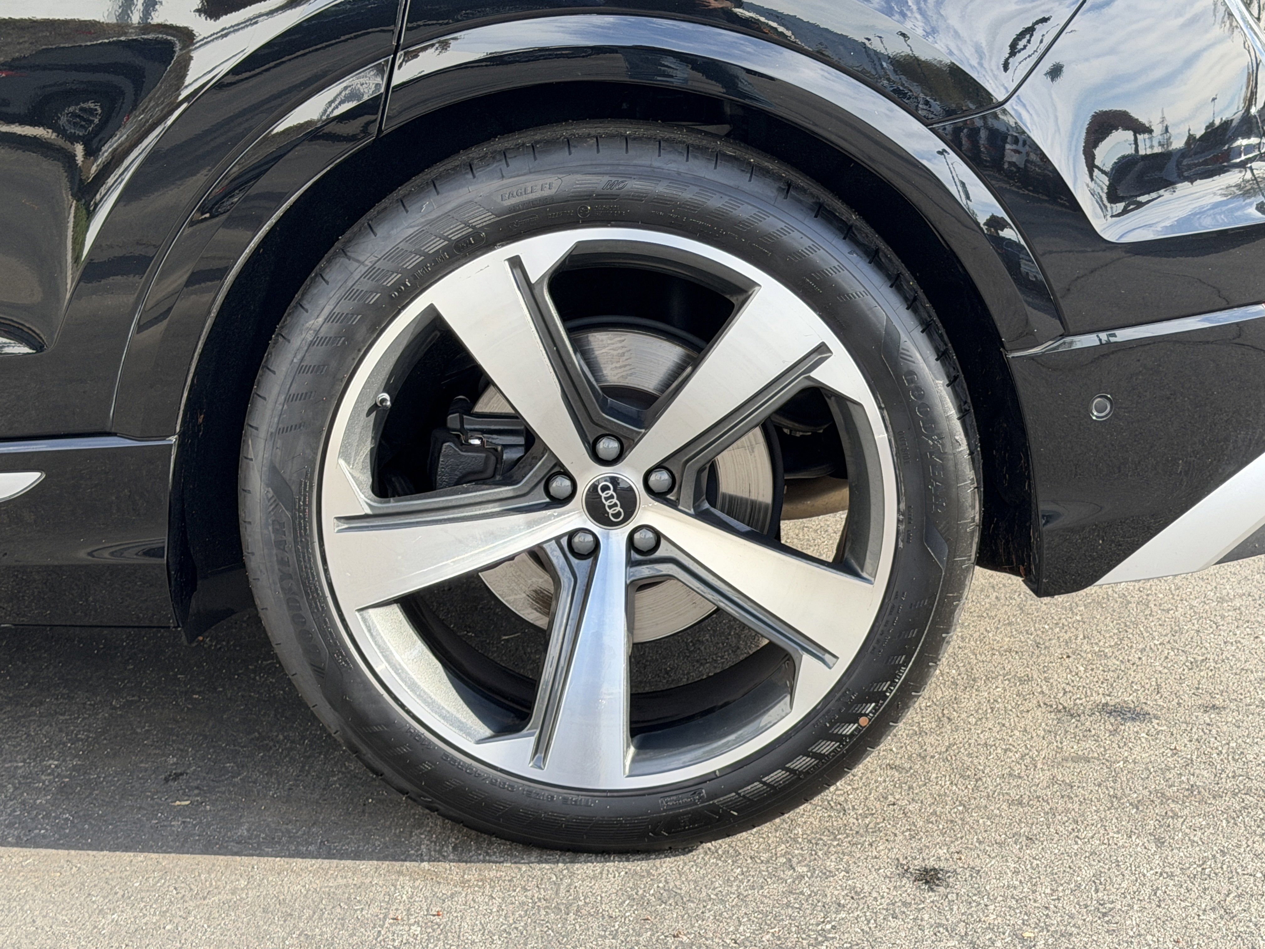 Used 2024 Audi SQ8 Premium Plus w/ Executive Package image 15