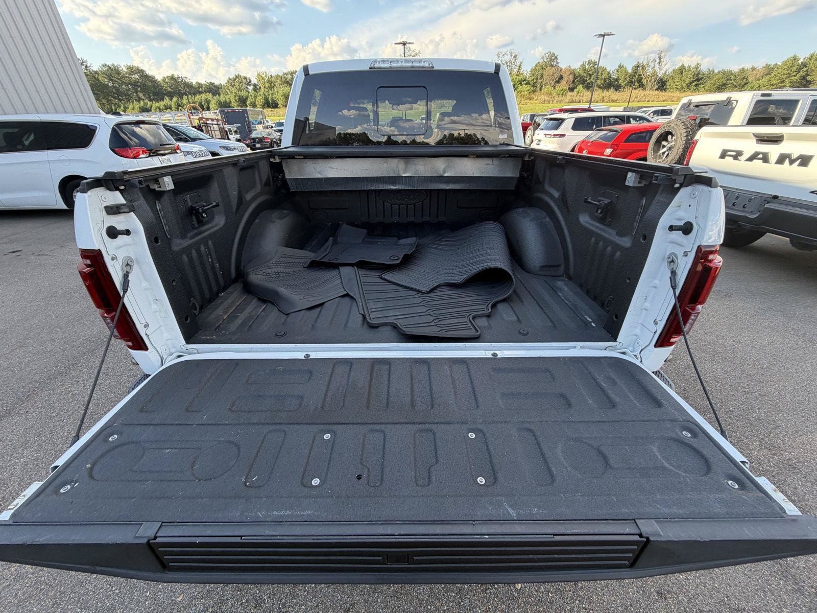 Used 2018 Ford F150 Raptor w/ Equipment Group 802A Luxury AWD/4WD image 19