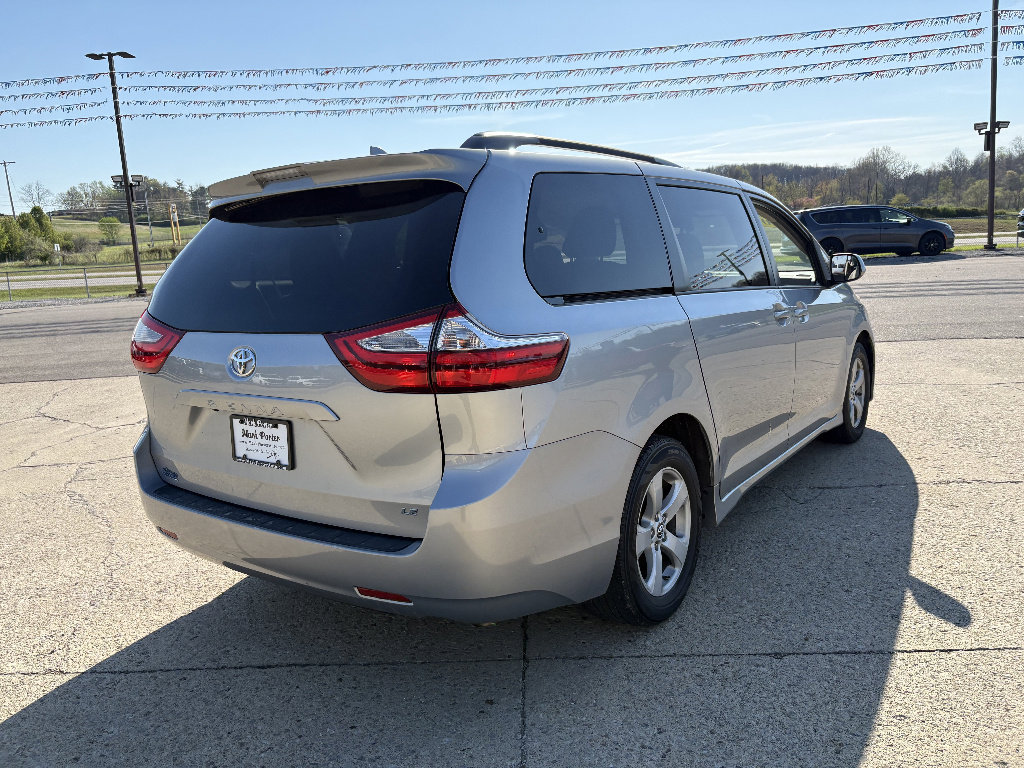 Used 2018 Toyota Sienna LE image 5