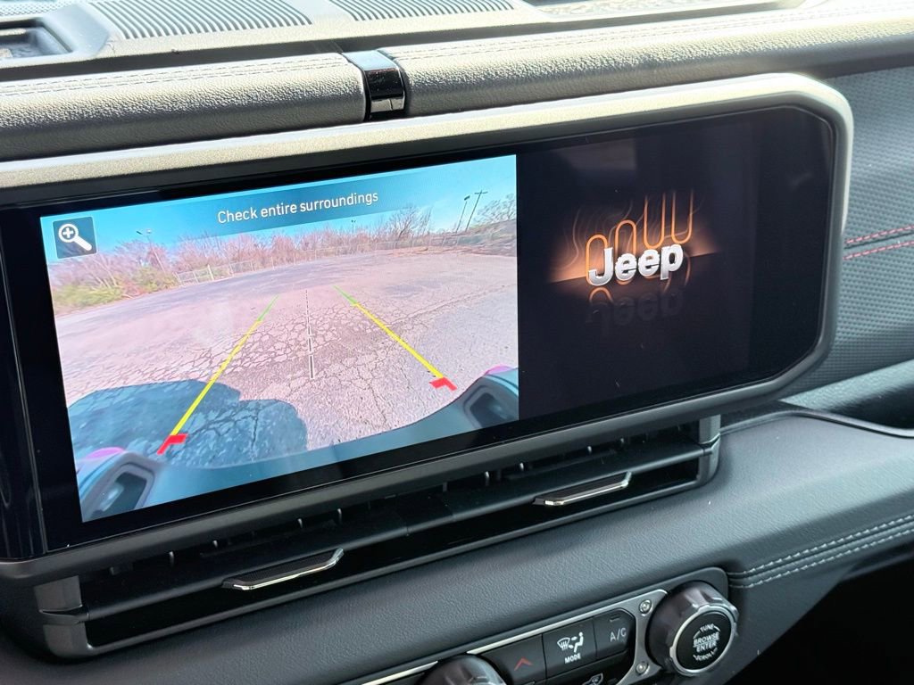 Used 2024 Jeep Gladiator Rubicon image 16