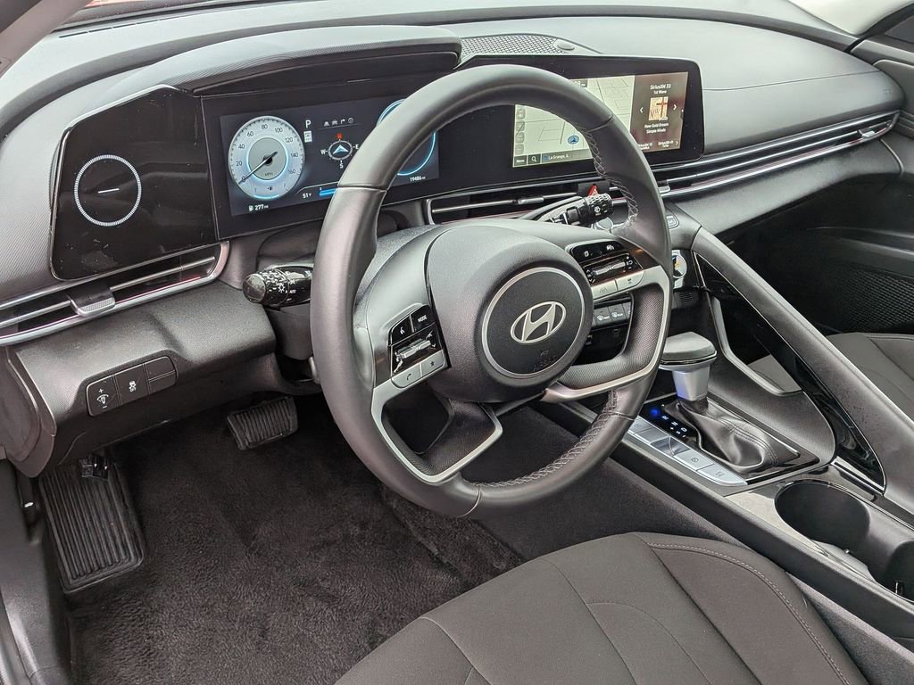 Used 2025 Hyundai Elantra SEL FWD image 10