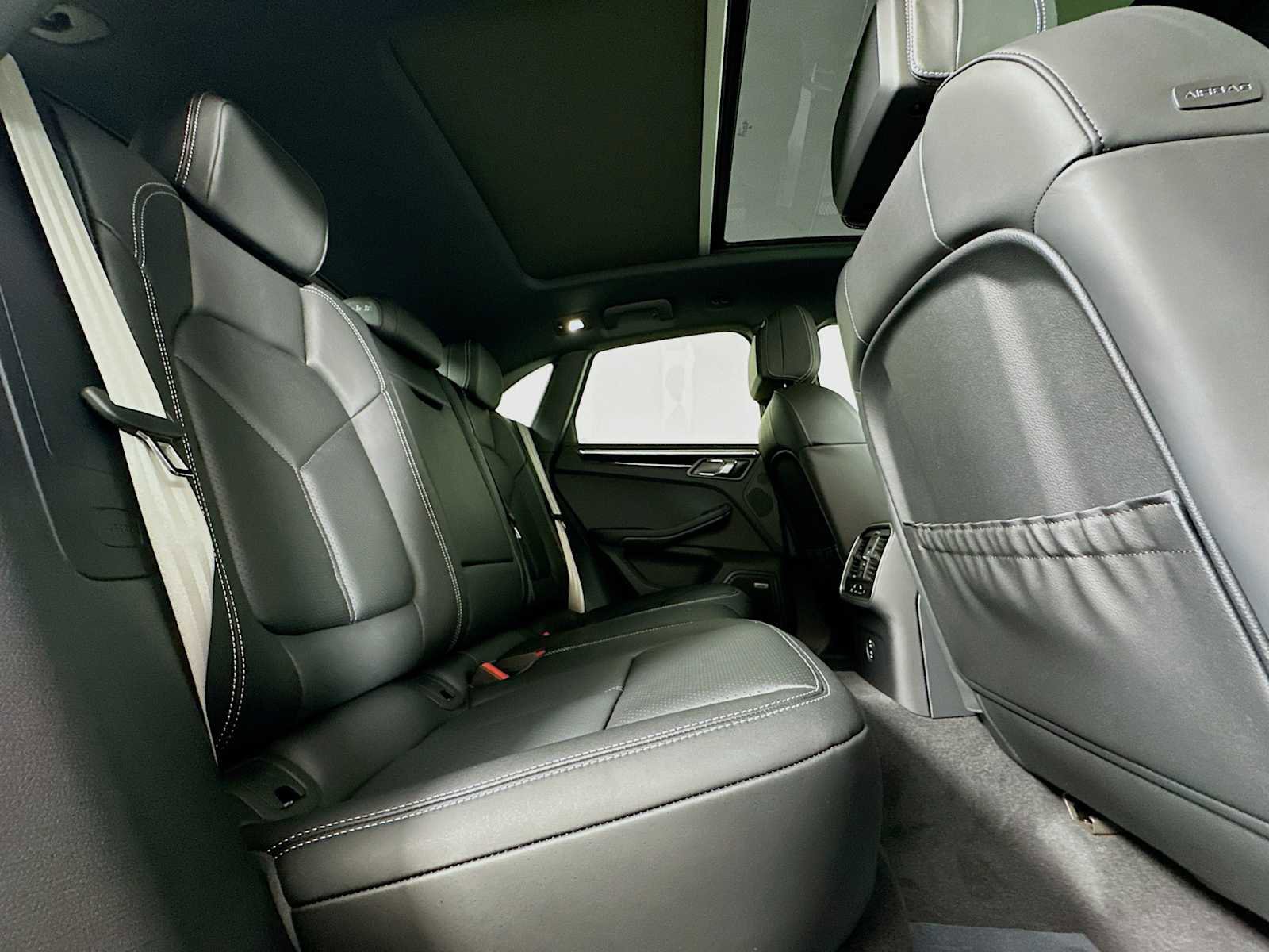 New 2026 Porsche Macan Turbo image 28