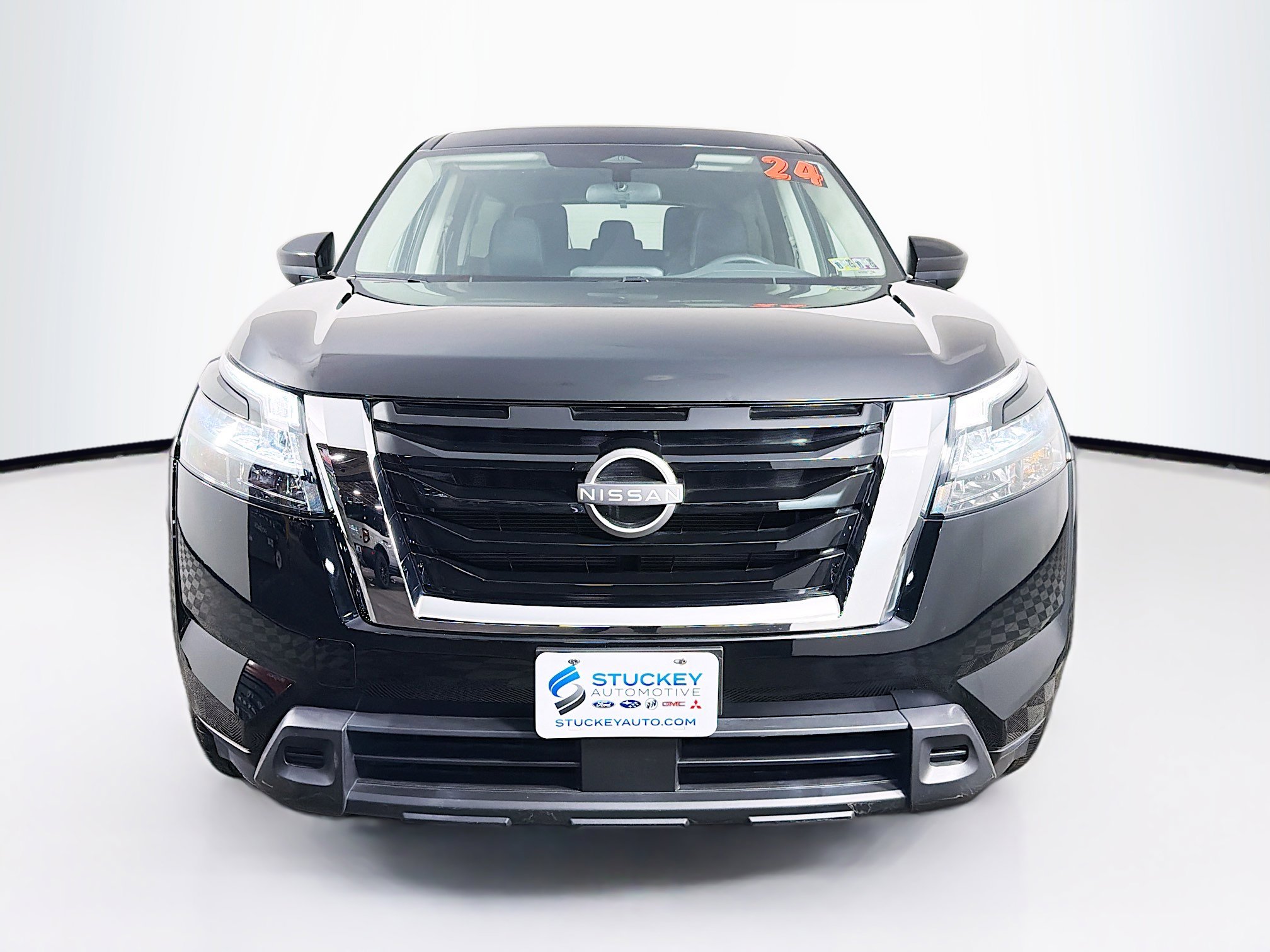 Used 2024 Nissan Pathfinder S image 3