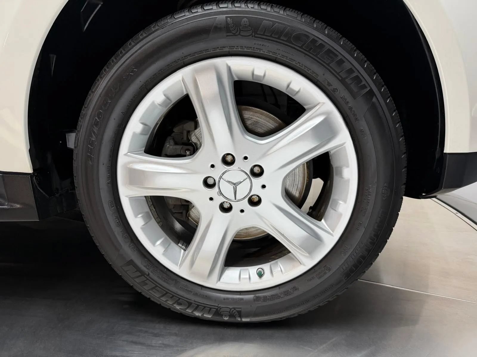 Used 2007 Mercedes-Benz ML 350 4MATIC w/ P2 Pkg image 2
